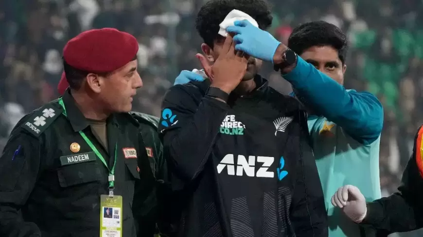 Rachin Ravindra Suffers Gruesome Head Injury Under Lahore Floodlights as Bleeding Video Goes Viral; New Zealand Crush Pakistan in Tri-Nation Opener